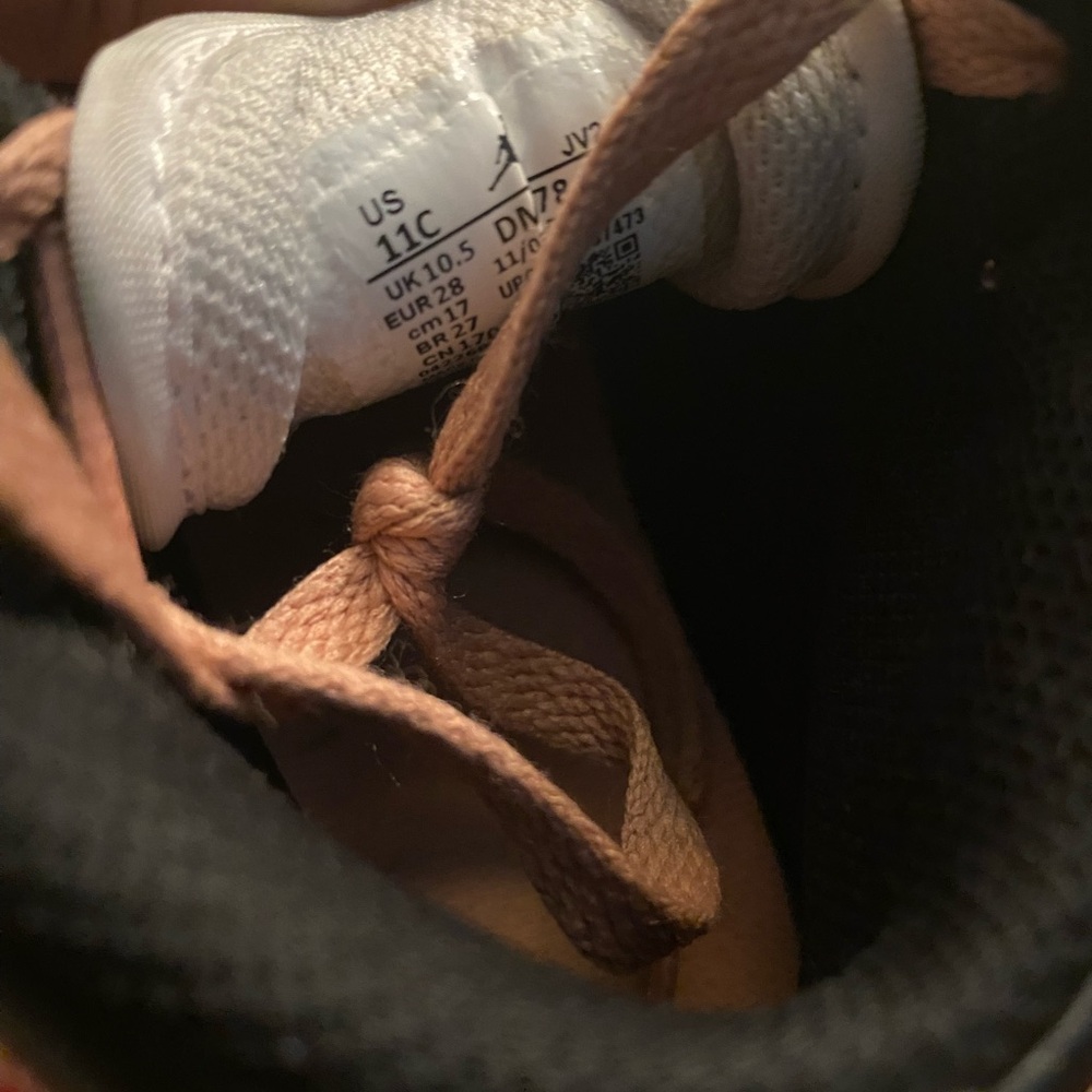 Nike - Picture 2 of 5